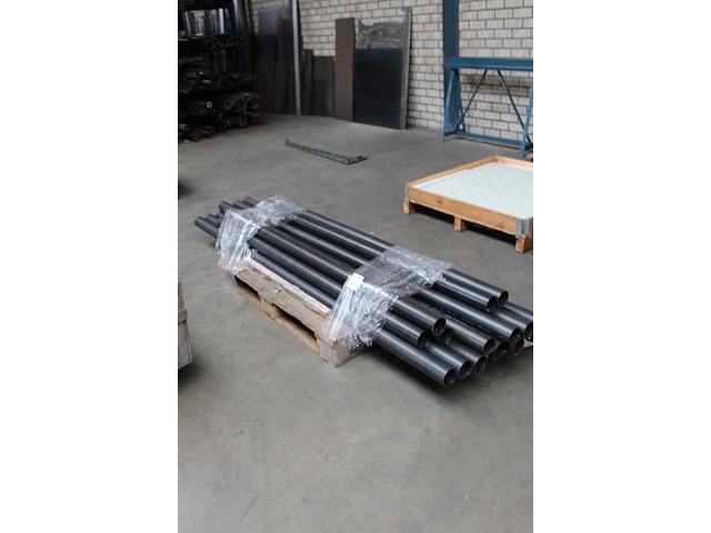 16 stalen pijpen op pallet met 10x lengte 235 cm en 6x 180 cm. doorsnede 75 mm. - afbeelding 2 van  3