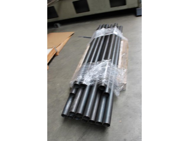 16 stalen pijpen op pallet met 10x lengte 235 cm en 6x 180 cm. doorsnede 75 mm. - afbeelding 3 van  3