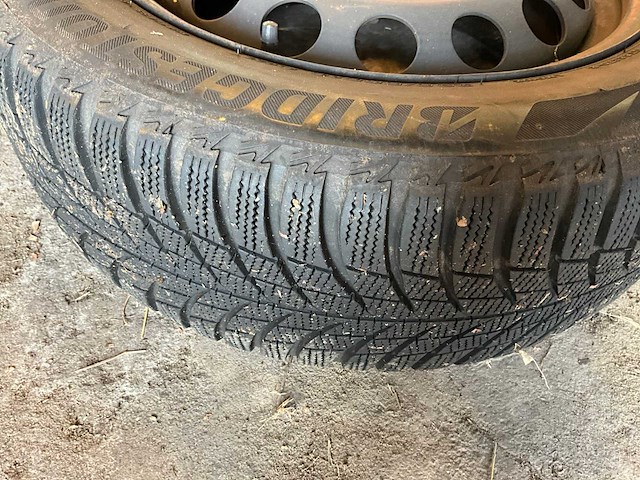 16” stalen velgenset 5x95 - bridgestone 205/55r16 winterbanden - afbeelding 3 van  3