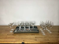 16 wijnglazen met dienblad - glass