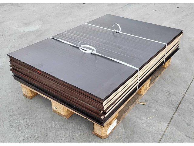 16 x berken betonplex 12mm antislip ( 16.6 m2 ) - afbeelding 1 van  6