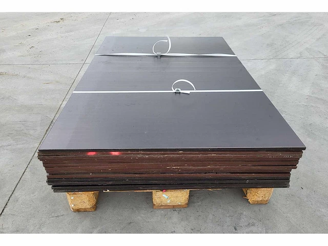 16 x berken betonplex 12mm antislip ( 16.6 m2 ) - afbeelding 2 van  6