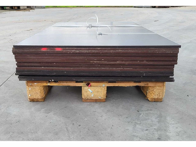 16 x berken betonplex 12mm antislip ( 16.6 m2 ) - afbeelding 4 van  6