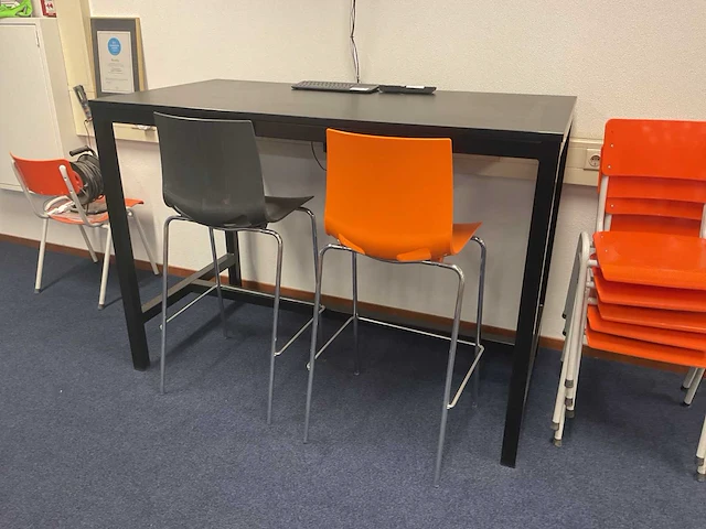 160x80cm bartafel met krukken - afbeelding 1 van  4