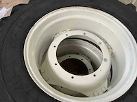 16.9r28 banden met velg - afbeelding 5 van  8