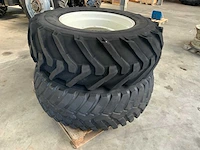 16.9r28 banden met velg - afbeelding 8 van  8