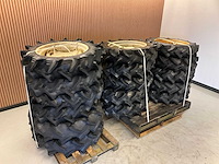 16x 8.3-22 minitractor band met velg - afbeelding 1 van  8