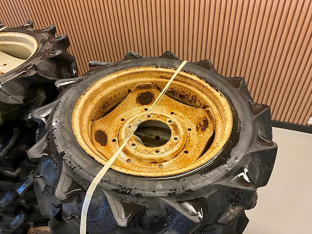 16x 8.3-22 minitractor band met velg - afbeelding 6 van  8