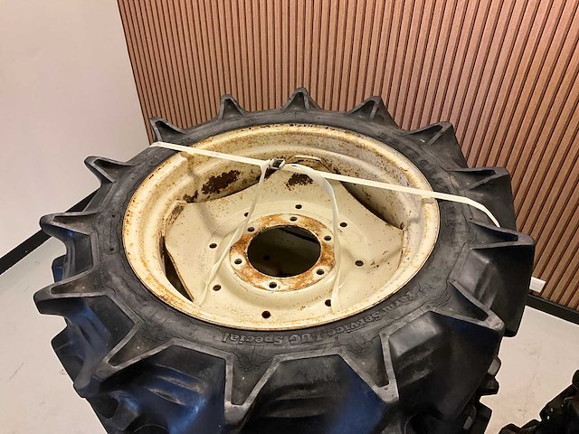 16x 8.3-22 minitractor band met velg - afbeelding 7 van  8