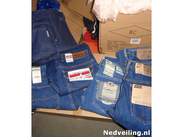 16x diverse spijkerbroeken in diverse maten - afbeelding 1 van  3
