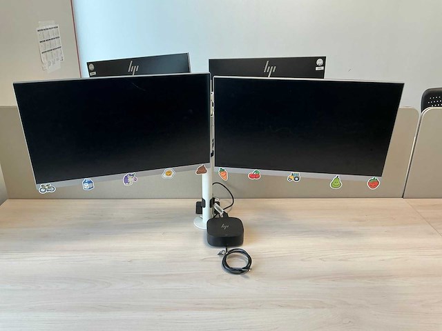 16x hp monitor met 8 dockingstations - afbeelding 2 van  15