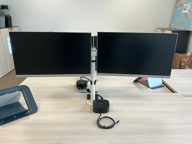 16x hp monitor met 8 dockingstations - afbeelding 5 van  15