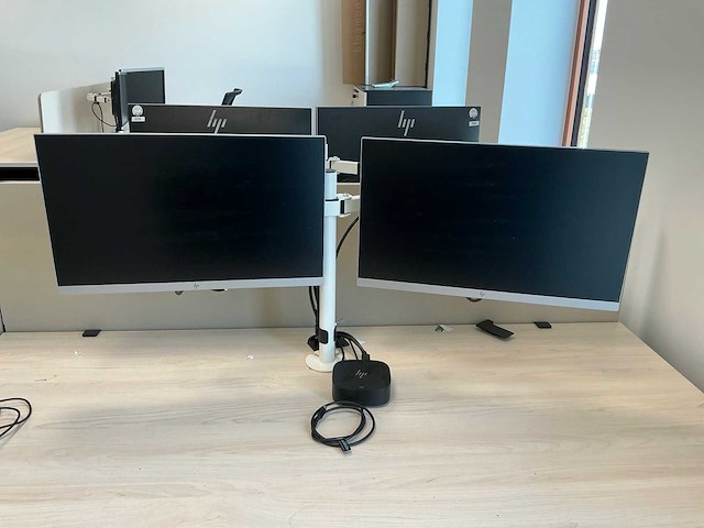 16x hp monitor met 8 dockingstations - afbeelding 8 van  15