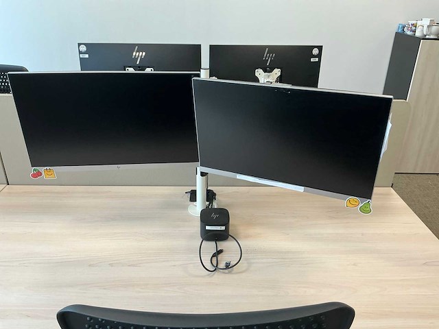 16x hp monitor met 8 dockingstations - afbeelding 15 van  15