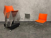 16x nestelbare kantinestoel met trolley