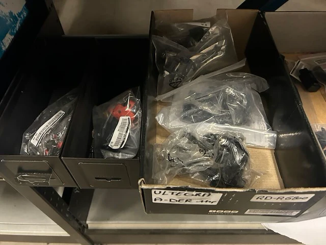 16x racefiets onderdelen en accessoires w.o. shimano, sram en vittoria - afbeelding 6 van  8