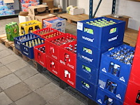 17 kratten met diverse frisranken w.o. lipton, chaudfontaine, fanta eb rivella. - afbeelding 1 van  5