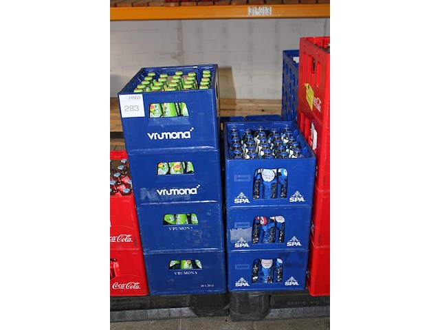 17 kratten met diverse frisranken w.o. lipton, chaudfontaine, fanta eb rivella. - afbeelding 2 van  5