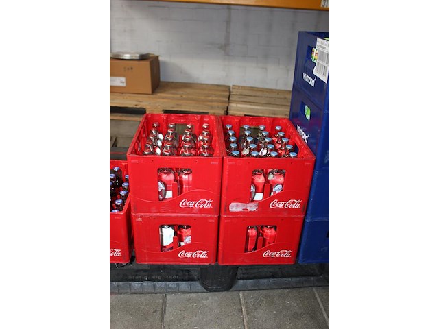 17 kratten met diverse frisranken w.o. lipton, chaudfontaine, fanta eb rivella. - afbeelding 3 van  5