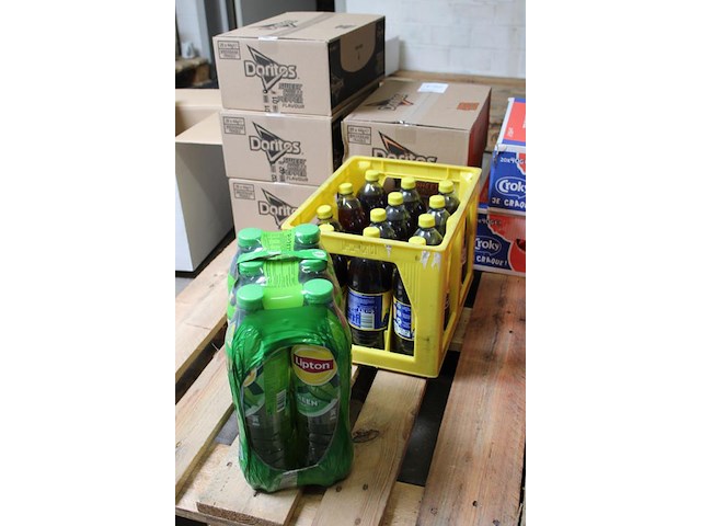 17 kratten met diverse frisranken w.o. lipton, chaudfontaine, fanta eb rivella. - afbeelding 5 van  5