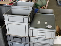17 kunststof stapelbakken in diverse afmetingen. - afbeelding 2 van  3