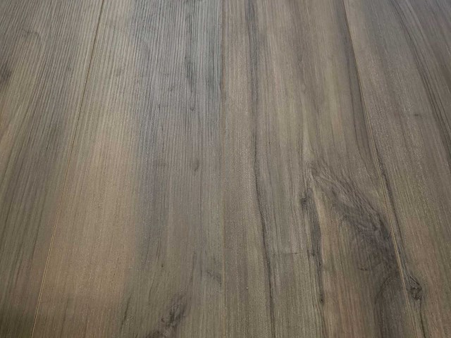 17 m2 laminaat plank - 1285 x 192 x 8 mm - afbeelding 1 van  3