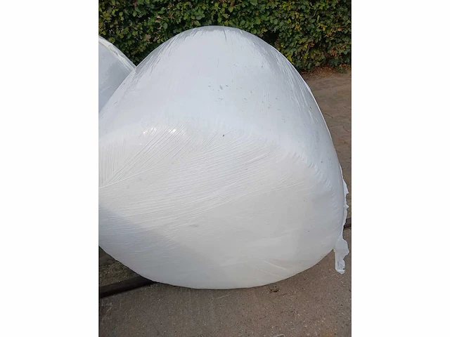 17 maisbalen – ca. 825 kg per baal – totaal ca. 14.025 kg - afbeelding 5 van  7