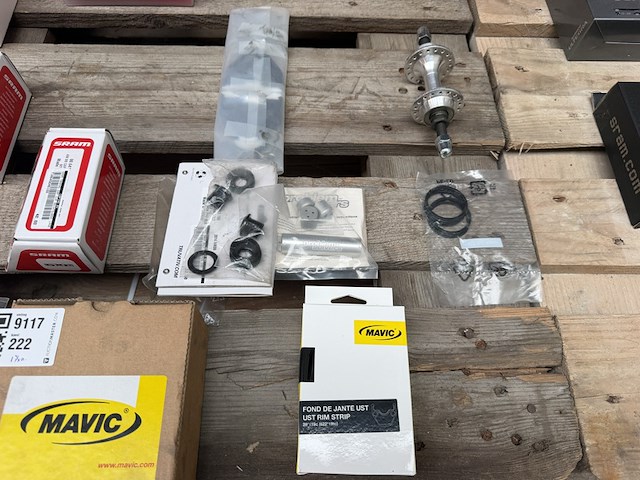 17x racefiets onderdelen w.o. trapstel, shifter set w.o. sram, mavic - afbeelding 8 van  18