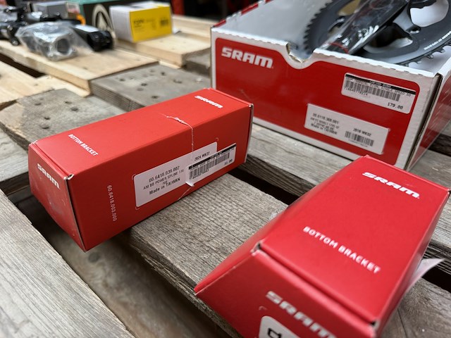 17x racefiets onderdelen w.o. trapstel, shifter set w.o. sram, mavic - afbeelding 16 van  18