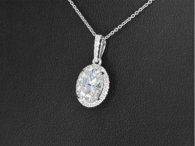 18 carat witgouden hanger met diamanten en een ovale briljant, excl. ketting - afbeelding 3 van  8