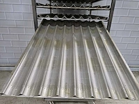 18-delige rvs afkoelwagen inclusief 18 stokbroodbakplaten - afbeelding 5 van  5