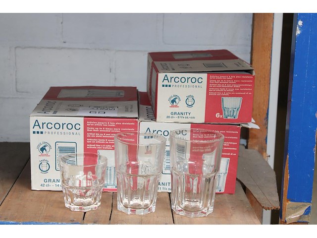 18 glazen arcoroc in 3 maten. - afbeelding 1 van  2