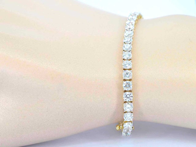 18 karaat gouden tennisarmband met briljant geslepen diamanten van 10 carat - afbeelding 2 van  7