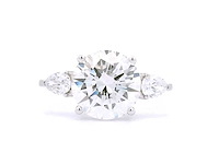 18 karaat witgouden ring met 3,31 crt. diamant