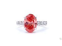 18 karaat witgouden ring met 4,49 crt. diamant