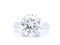 18 karaat witgouden ring met 4,50 crt. diamant