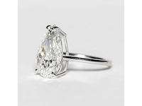 18 karaat witgouden ring met 5,01 crt. diamant