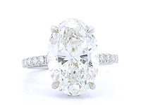 18 karaat witgouden ring met 5,55 crt. diamant