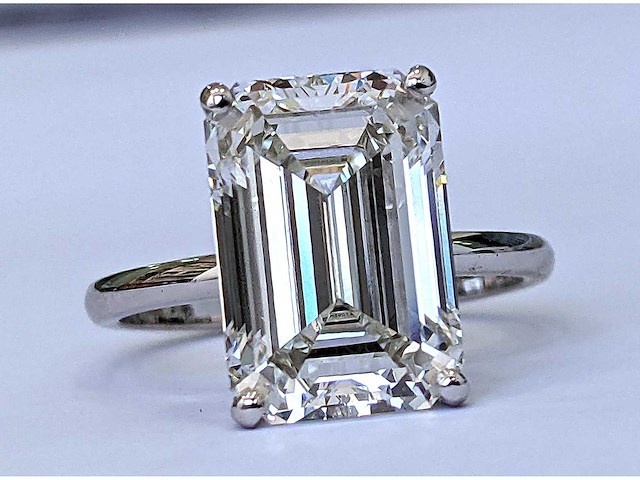 18 karaat witgouden ring met 7,68 crt. diamant - afbeelding 1 van  7