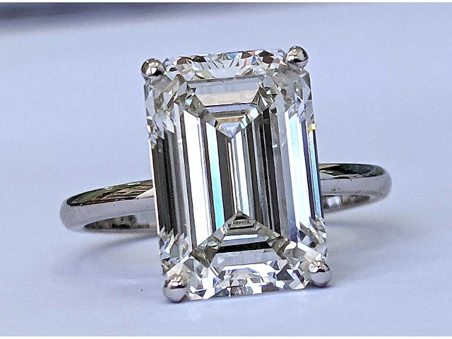 18 karaat witgouden ring met 7,68 crt. diamant - afbeelding 1 van  7