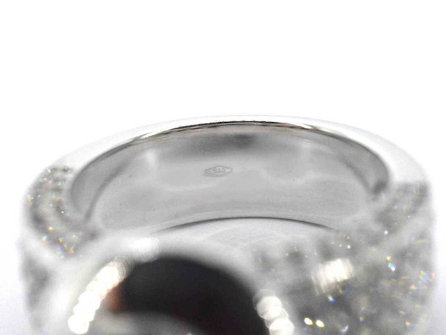 18 karaat witgouden ring met centrale briljant en pavé gezette briljanten - afbeelding 6 van  9