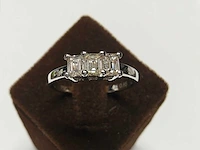 18 kt witgouden ring met 0,65 cts natuurlijke diamant