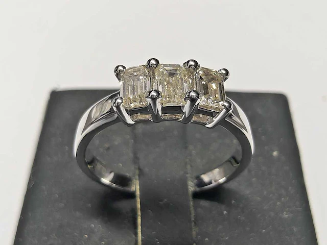 18 kt witgouden ring met 0,87 cts natuurlijke diamant - afbeelding 2 van  6