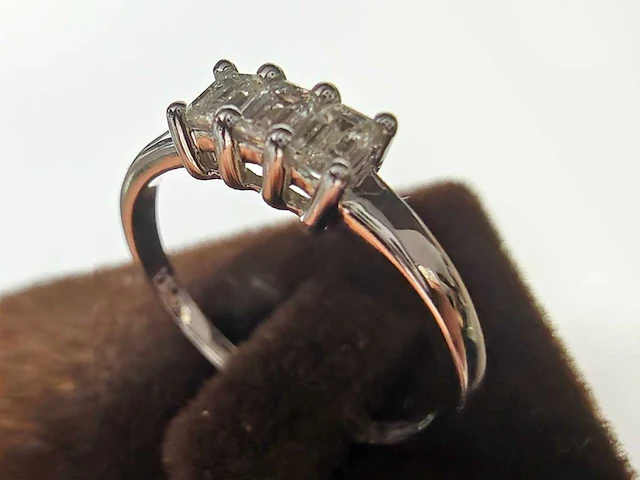 18 kt witgouden ring met natuurlijke diamant - afbeelding 2 van  6