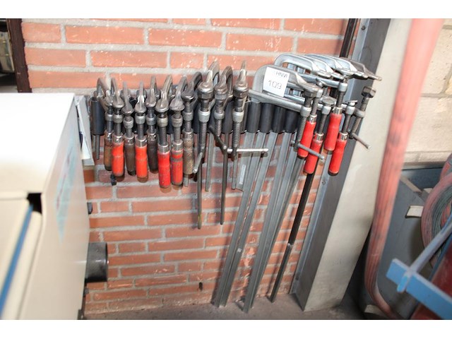 18 lijmklemmen in diverse lengtes w.o. 100 cm. - afbeelding 1 van  3
