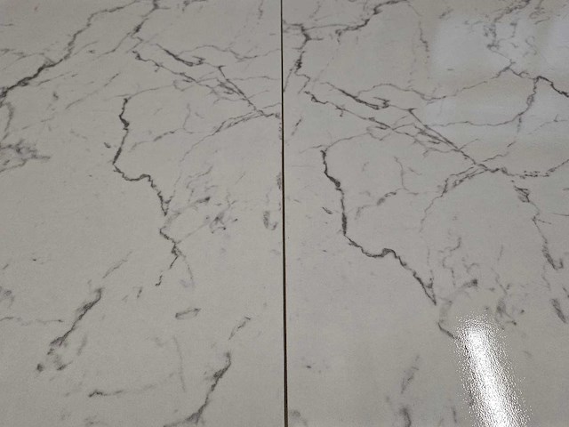 18 m2 laminaat tegel - 810 x 400 x 8 mm - afbeelding 1 van  3