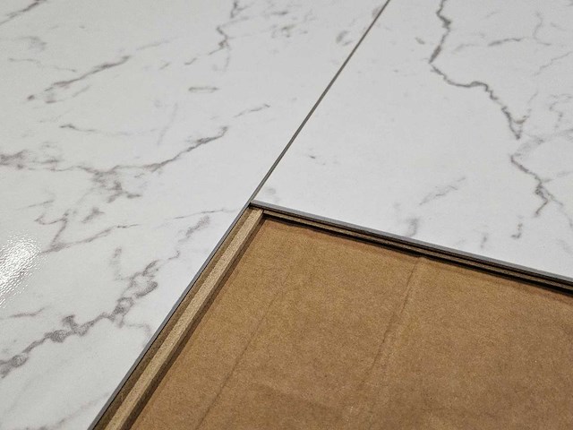 18 m2 laminaat tegel - 810 x 400 x 8 mm - afbeelding 2 van  3