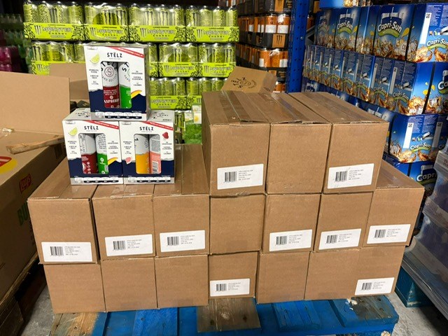 18 overdozen ( 216 blikjes ) stelz mixed packs. tht 02-2026. bod is inclusief 32,40 euro statiegeldwaarde - afbeelding 1 van  3