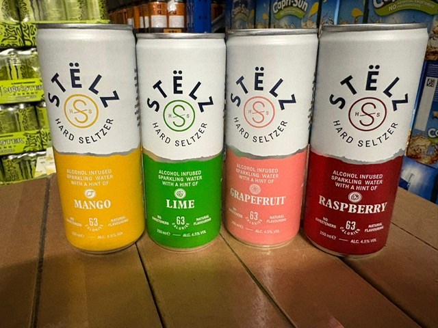 18 overdozen ( 216 blikjes ) stelz mixed packs. tht 02-2026. bod is inclusief 32,40 euro statiegeldwaarde - afbeelding 2 van  3