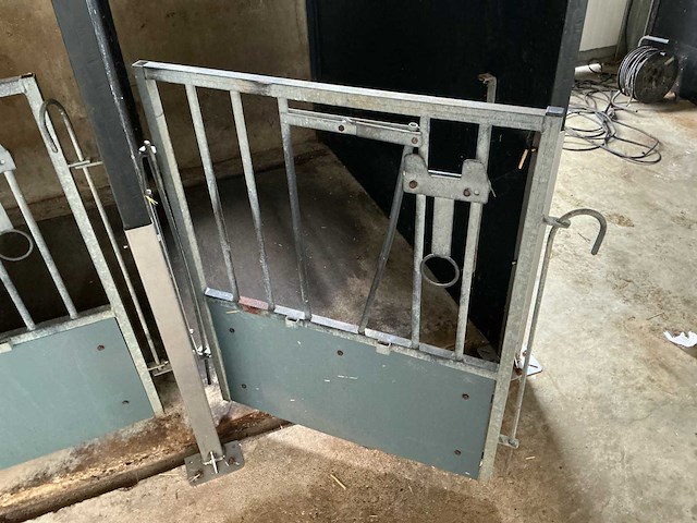 18 stuks kalverboxen – compleet systeem – met rvs en kunststof onderdelen - afbeelding 7 van  7